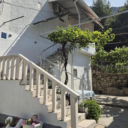 Lovely Apartment Omiš Buitenkant foto